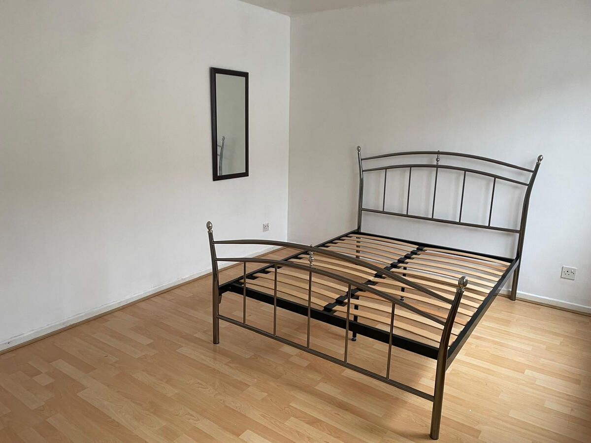 Room 3: Bedroom